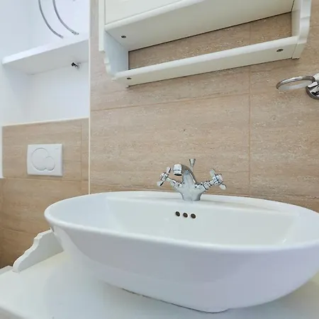 Hedera Estate, Hedera A42 *