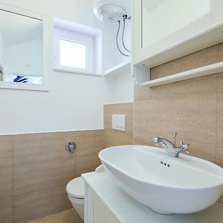 Hedera Estate, Hedera A42 * Dubrovnik