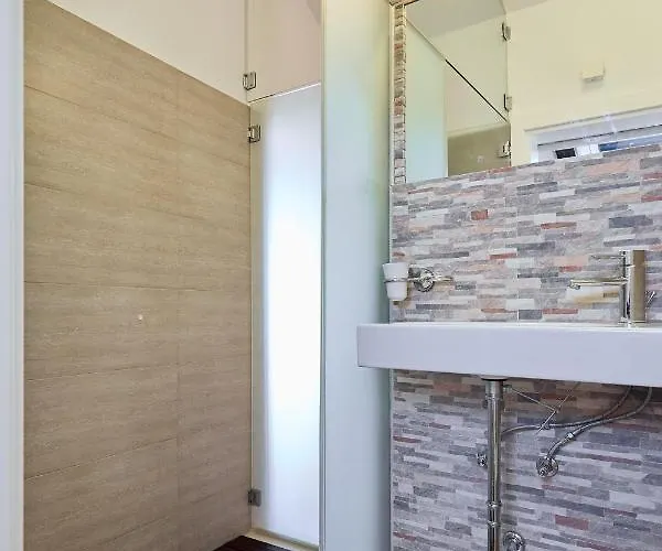 Hedera Estate, Hedera A42 * Dubrovnik